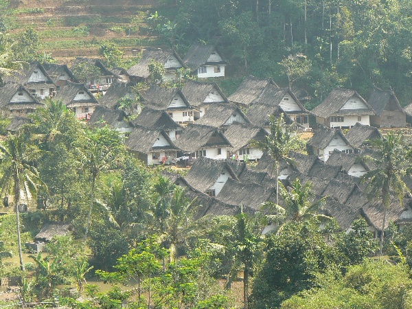 Wisata Kampung Naga